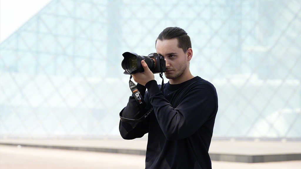 Man looks through view finder of Sony Electronics’ New Alpha 7R V Camera