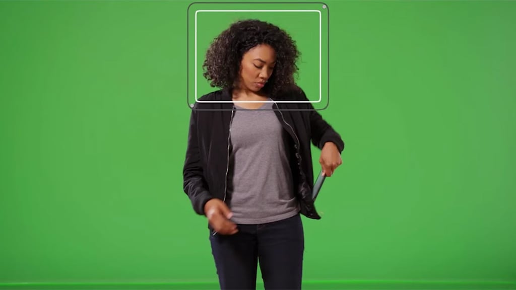 Simon Ubsdell reviews Hawaiki Keyer 5 showing a woman in front of a green screen