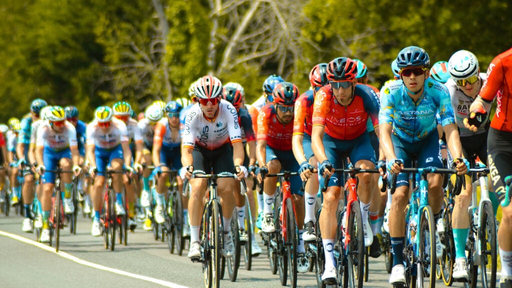 many bicyclists ride in the Tour de France
