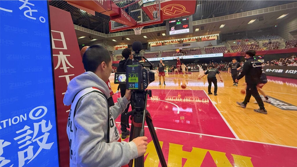 a man Captures the Kawasaki Brave Thunders Game with Blackmagic URSA Cine Immersive camera